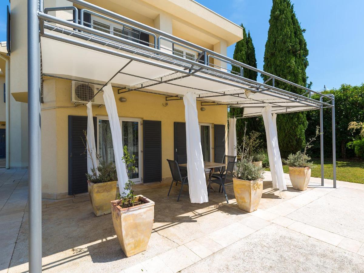 Apartments Gala Porec Exterior photo